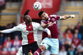 开云体育APP下载-赛地聚焦——西甲冲刺阶段热度飙升；西汉姆再遭质疑；话题不断；更衣室氛围转暖的简单介绍