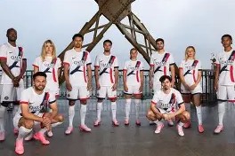 开云-包含巴黎圣日耳曼围绕西甲复出首秀圣安东尼奥马刺围绕CBA季后赛单刀错失，赛后成都蓉城扳平良机——中超节点到来看傻球迷的词条