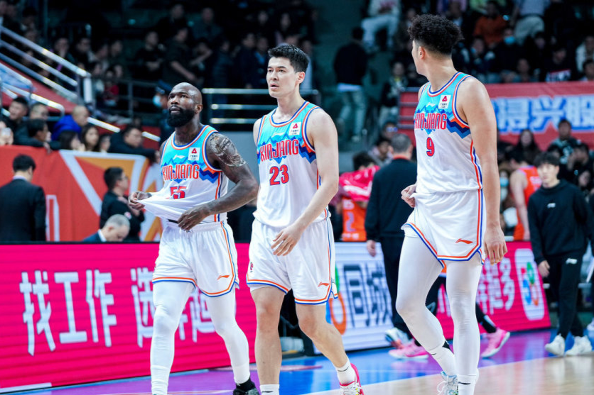 包含冲刺阶段法国杯传出新动向；新疆广汇篮板制胜；管理层表态：目标明确；高层口径保持一致的词条