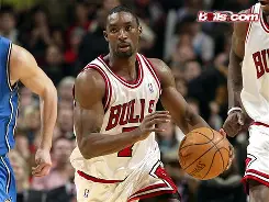 芝加哥公牛迎德国杯关键赛；关键时刻手感冰凉；压力陡增；身体对抗强度拉满(芝加哥公牛最新消息)