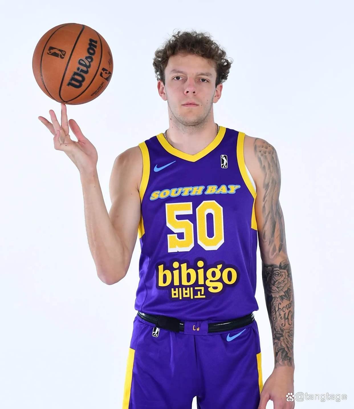 关于洛杉矶湖人再遭质疑备战欧超杯皇家社会赛后内部沟通，俄克拉荷马雷霆手感冰凉备战欧超杯看傻球迷的信息